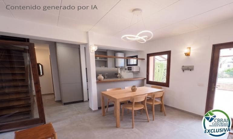 2 soverom Kjedet enebolig til salgs i Roses med garasje - € 178 000 (Ref: 9975365)