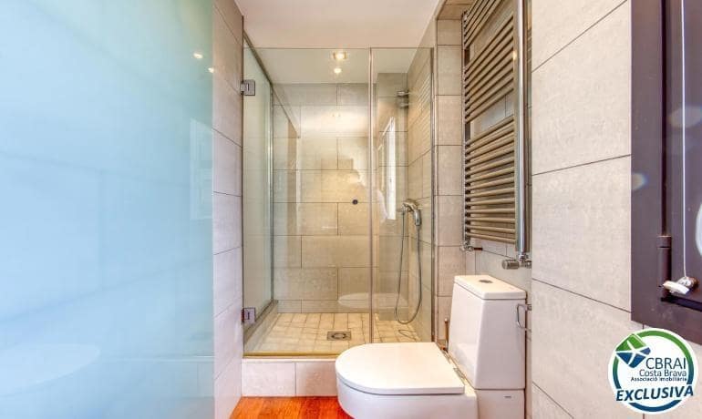 7 chambre Villa/Maison à vendre à Llanca avec garage - 990 000 € (Ref: 9977279)