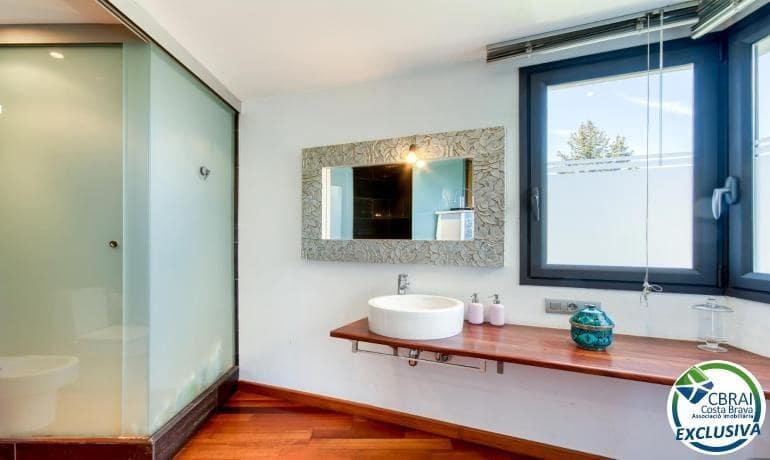 7 chambre Villa/Maison à vendre à Llanca avec garage - 990 000 € (Ref: 9977279)