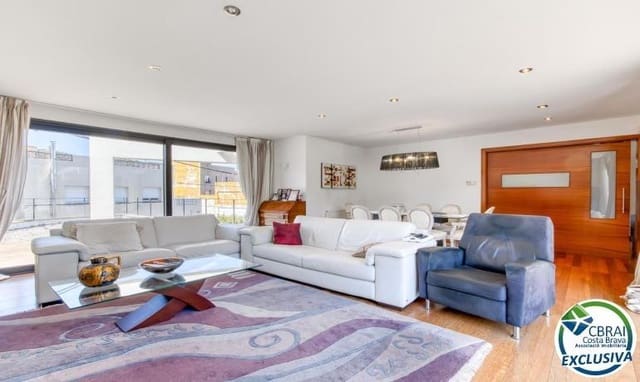 Chalet de 7 habitaciones en Llançà en venta con garaje - 990.000 € (Ref: 9977279)