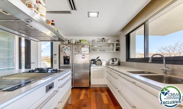 7 chambre Villa/Maison à vendre à Llanca avec garage - 990 000 € (Ref: 9977279)