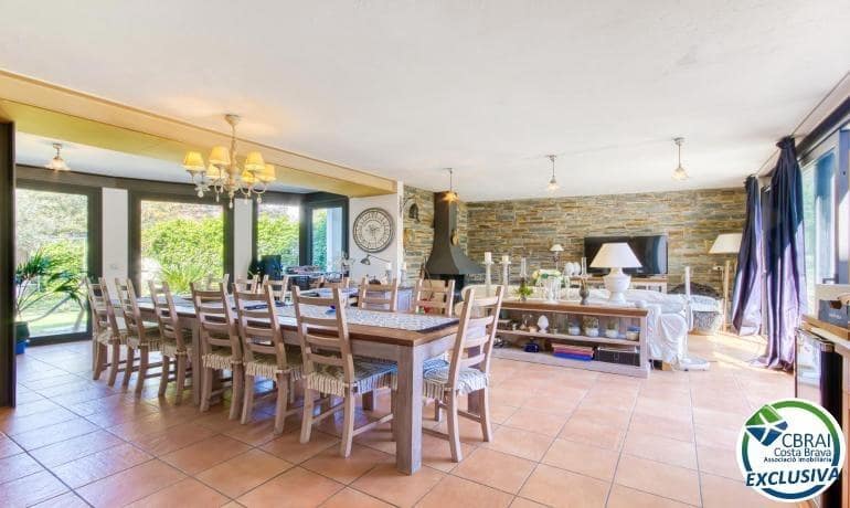 7 chambre Villa/Maison à vendre à Llanca avec garage - 990 000 € (Ref: 9977279)