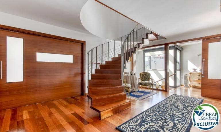 7 chambre Villa/Maison à vendre à Llanca avec garage - 990 000 € (Ref: 9977279)