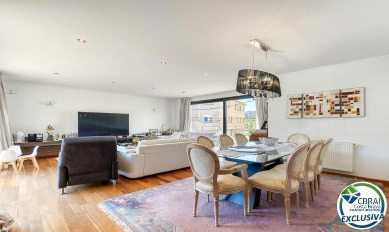 7 chambre Villa/Maison à vendre à Llanca avec garage - 990 000 € (Ref: 9977279)
