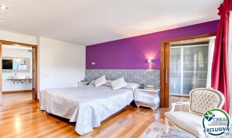 7 chambre Villa/Maison à vendre à Llanca avec garage - 990 000 € (Ref: 9977279)