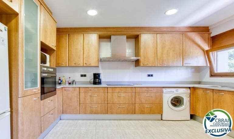 7 chambre Villa/Maison à vendre à Llanca avec garage - 990 000 € (Ref: 9977279)