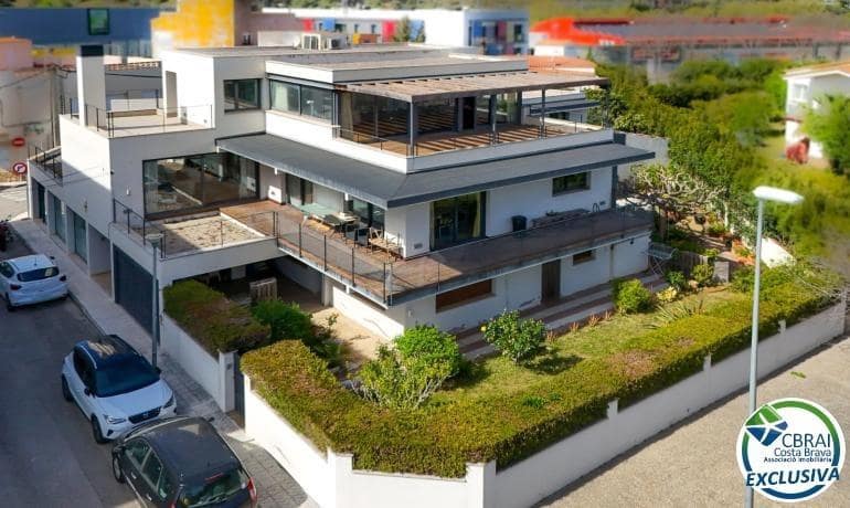 7 chambre Villa/Maison à vendre à Llanca avec garage - 990 000 € (Ref: 9977279)