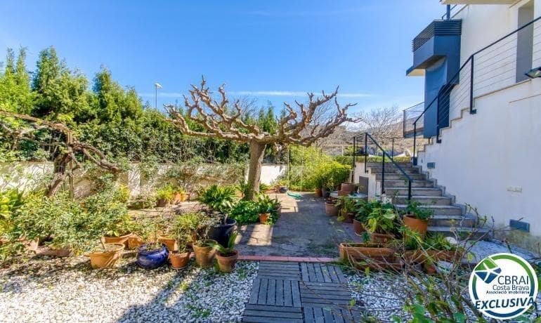 7 chambre Villa/Maison à vendre à Llanca avec garage - 990 000 € (Ref: 9977279)