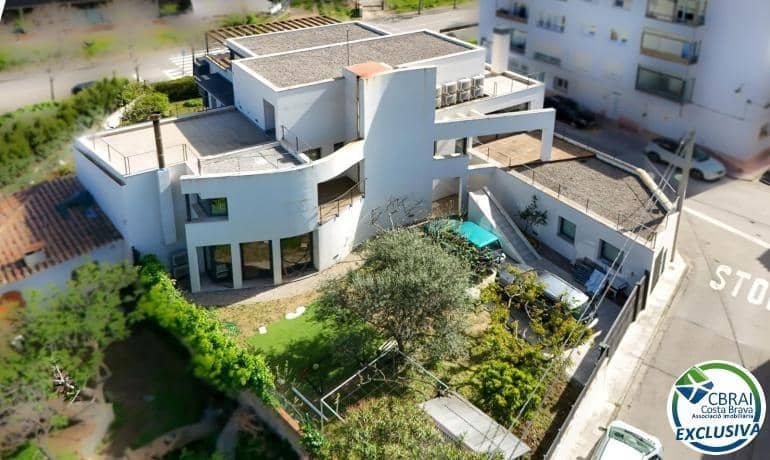 7 chambre Villa/Maison à vendre à Llanca avec garage - 990 000 € (Ref: 9977279)