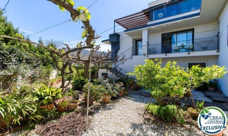 7 chambre Villa/Maison à vendre à Llanca avec garage - 990 000 € (Ref: 9977279)