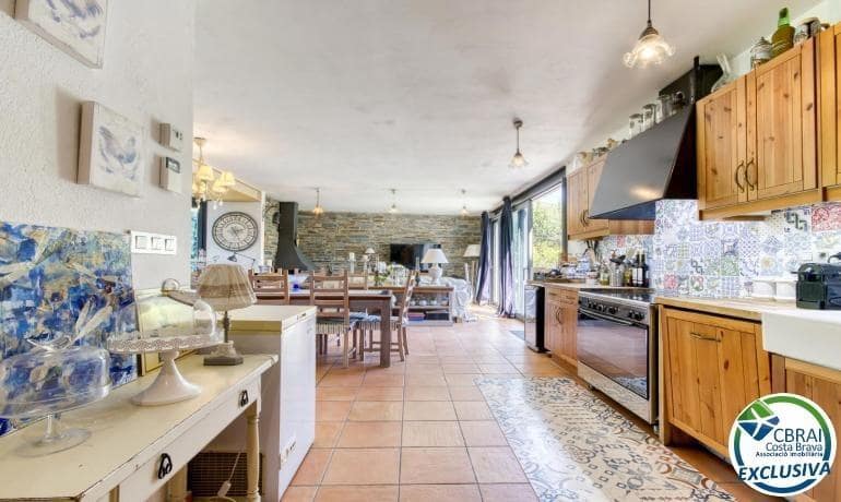 7 chambre Villa/Maison à vendre à Llanca avec garage - 990 000 € (Ref: 9977279)