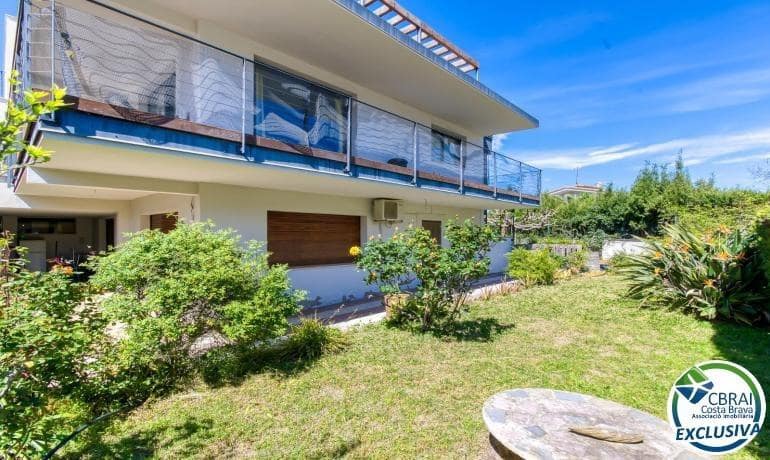 7 chambre Villa/Maison à vendre à Llanca avec garage - 990 000 € (Ref: 9977279)