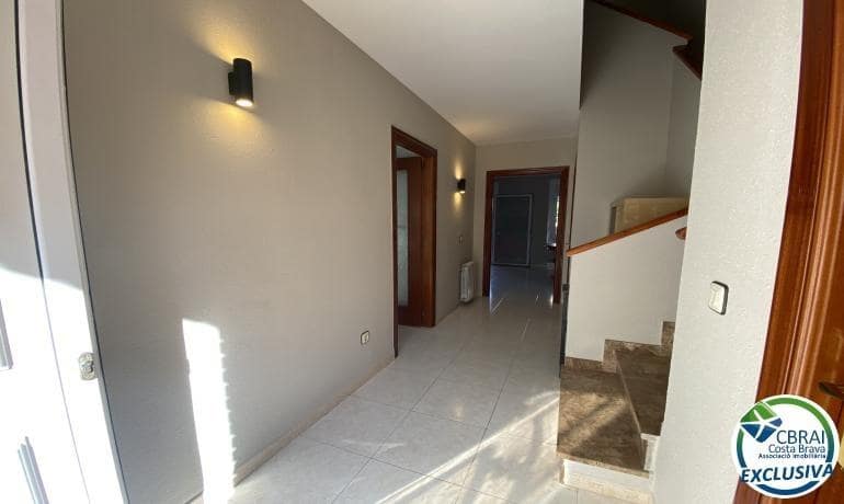 4 chambre Maison de Ville à vendre à Roses avec garage - 390 000 € (Ref: 9982943)