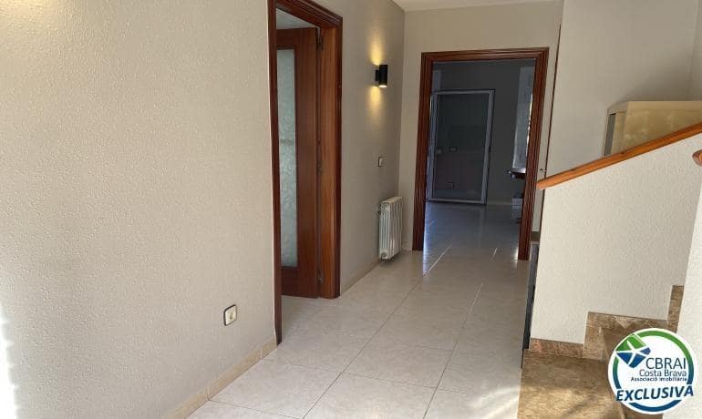 4 chambre Maison de Ville à vendre à Roses avec garage - 390 000 € (Ref: 9982943)