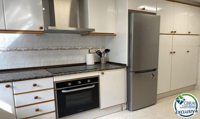 4 sovrum Hus till salu i Roses med garage - 390 000 € (Ref: 9982943)
