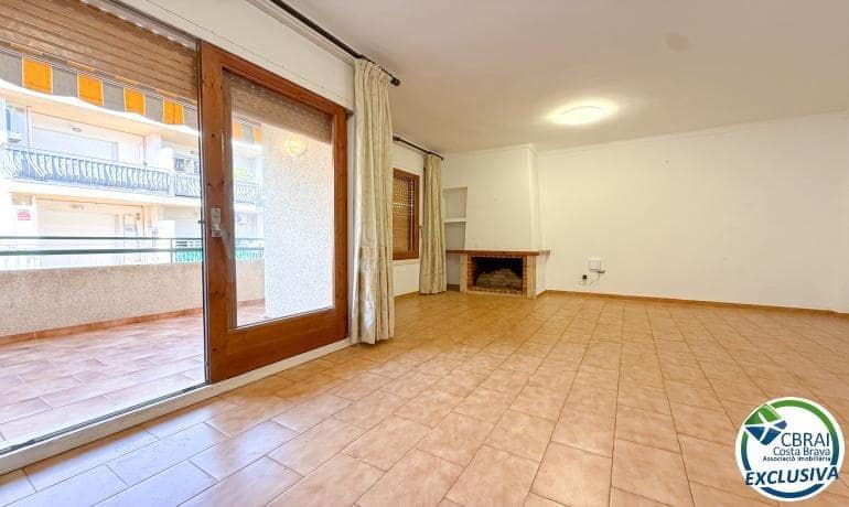3 makuuhuone Huoneisto myytävänä paikassa Roses - 209 000 € (Ref: 9986833)