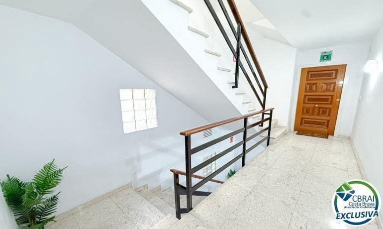 3 makuuhuone Huoneisto myytävänä paikassa Roses - 209 000 € (Ref: 9986833)