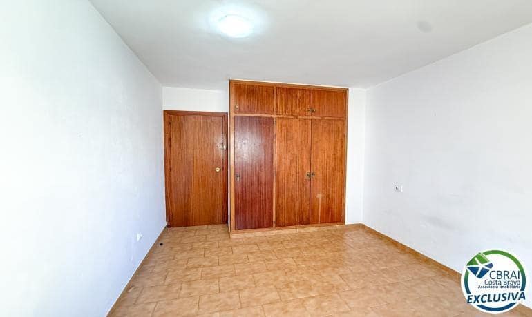 3 makuuhuone Huoneisto myytävänä paikassa Roses - 209 000 € (Ref: 9986833)