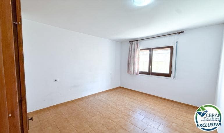 3 makuuhuone Huoneisto myytävänä paikassa Roses - 209 000 € (Ref: 9986833)