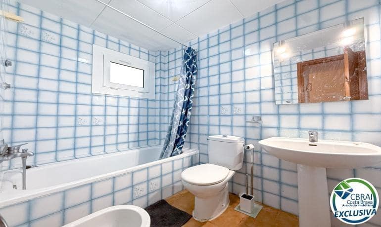 3 makuuhuone Huoneisto myytävänä paikassa Roses - 209 000 € (Ref: 9986833)