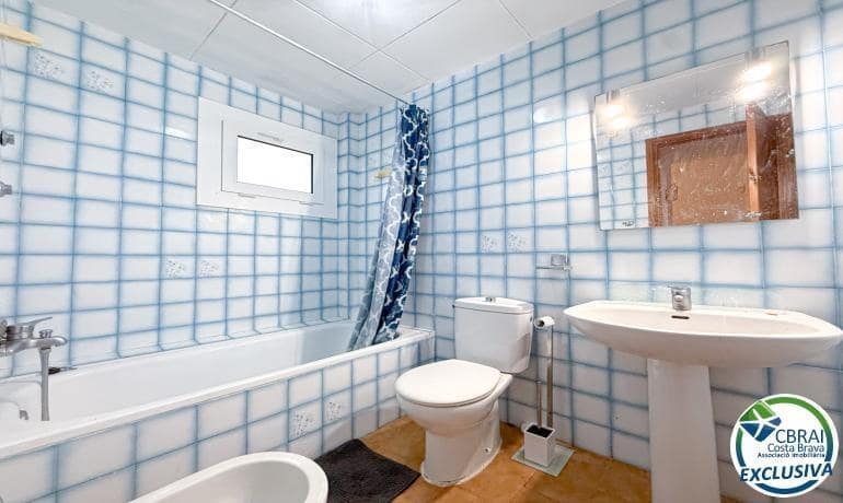 3 makuuhuone Huoneisto myytävänä paikassa Roses - 209 000 € (Ref: 9986833)