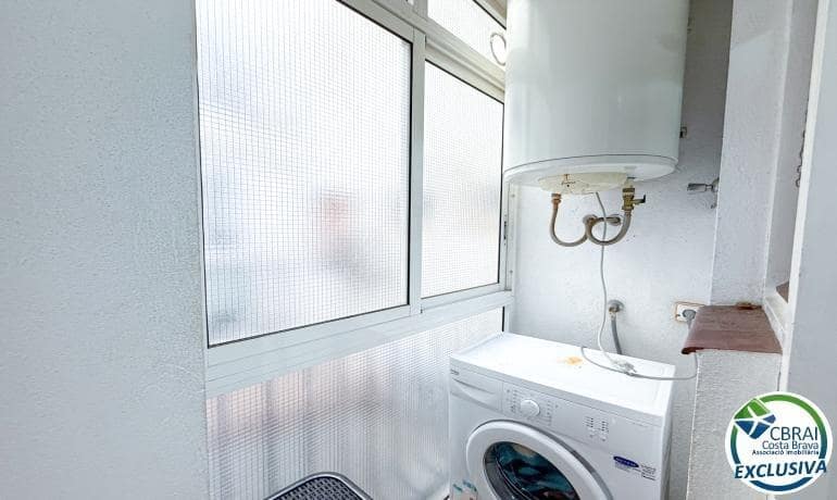 3 makuuhuone Huoneisto myytävänä paikassa Roses - 209 000 € (Ref: 9986833)