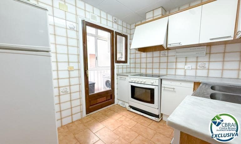3 makuuhuone Huoneisto myytävänä paikassa Roses - 209 000 € (Ref: 9986833)