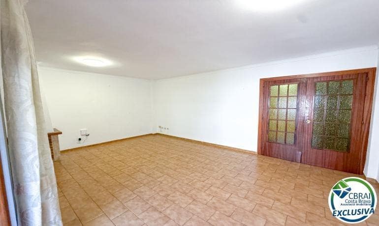 3 makuuhuone Huoneisto myytävänä paikassa Roses - 209 000 € (Ref: 9986833)