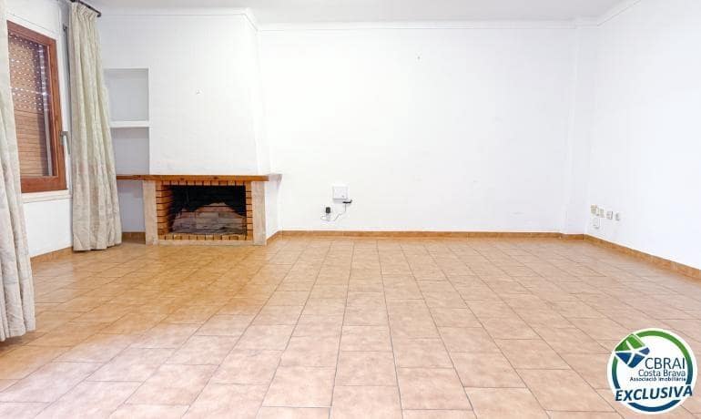3 makuuhuone Huoneisto myytävänä paikassa Roses - 209 000 € (Ref: 9986833)