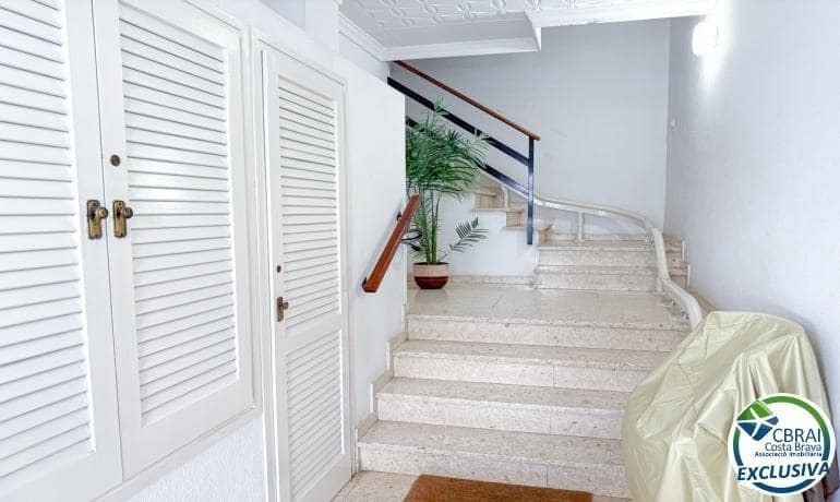 3 makuuhuone Huoneisto myytävänä paikassa Roses - 209 000 € (Ref: 9986833)