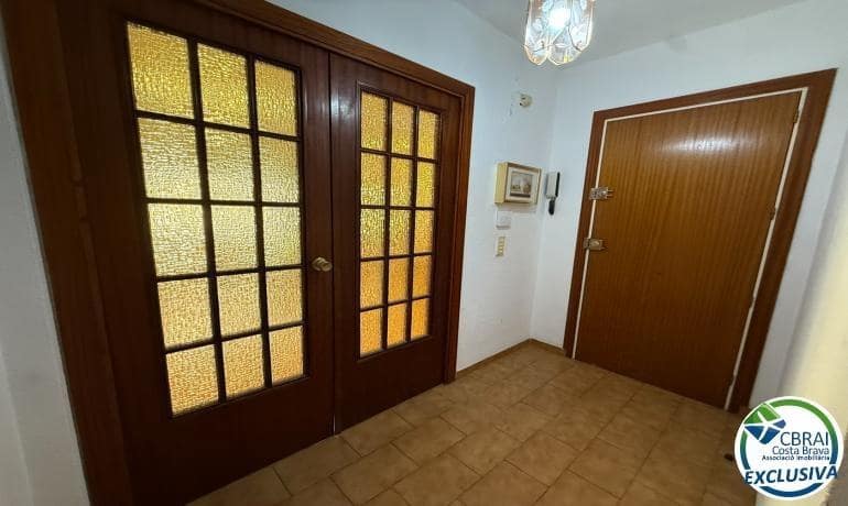 3 makuuhuone Huoneisto myytävänä paikassa Roses - 209 000 € (Ref: 9986833)