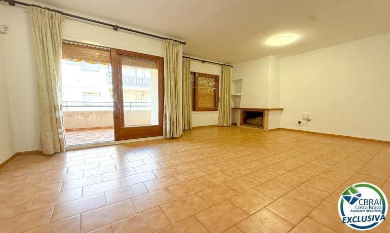 3 makuuhuone Huoneisto myytävänä paikassa Roses - 209 000 € (Ref: 9986833)