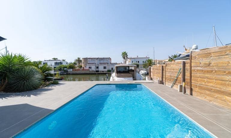 3 bedroom Villa for sale in Santa Margarida with pool garage - € 670,000 (Ref: 9986835)