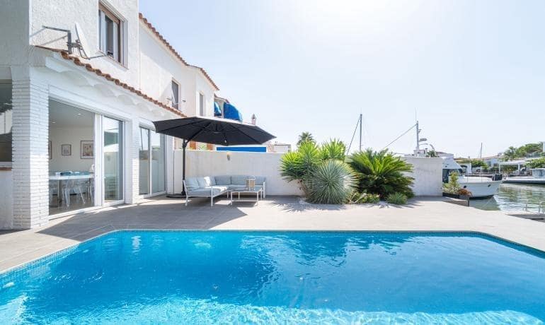 3 bedroom Villa for sale in Santa Margarida with pool garage - € 670,000 (Ref: 9986835)