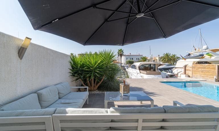 3 bedroom Villa for sale in Santa Margarida with pool garage - € 670,000 (Ref: 9986835)