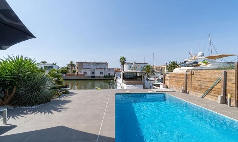 3 bedroom Villa for sale in Santa Margarida with pool garage - € 670,000 (Ref: 9986835)