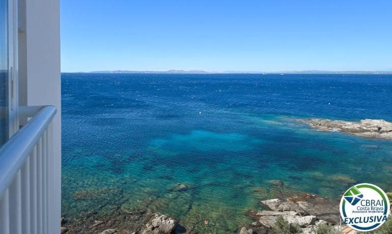 Apartamento de 2 habitaciones en Roses en venta con piscina garaje - 270.000 € (Ref: 9990690)
