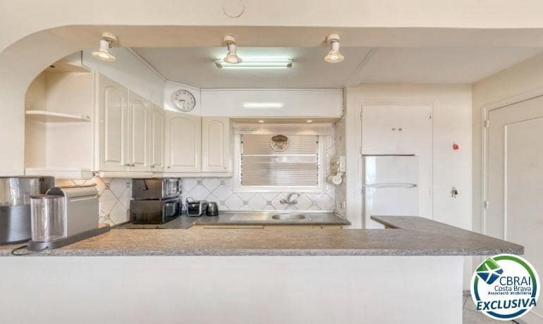 Apartamento de 2 habitaciones en Roses en venta con piscina garaje - 270.000 € (Ref: 9990690)