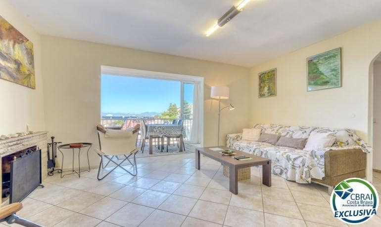Apartamento de 2 habitaciones en Roses en venta con piscina garaje - 270.000 € (Ref: 9990690)