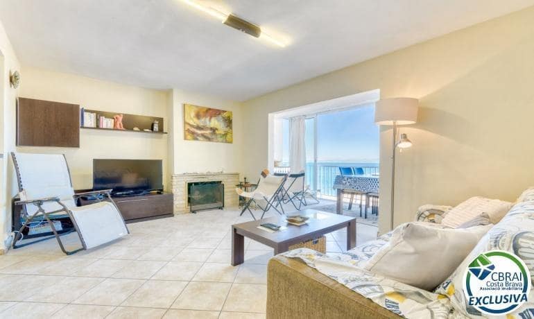 Apartamento de 2 habitaciones en Roses en venta con piscina garaje - 270.000 € (Ref: 9990690)
