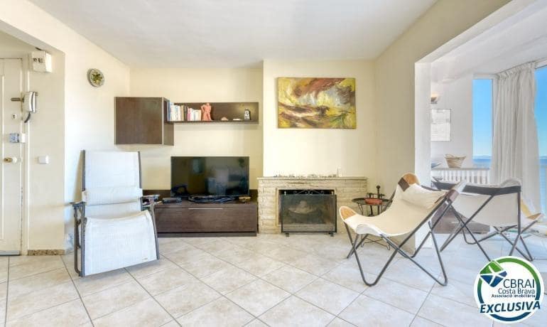Apartamento de 2 habitaciones en Roses en venta con piscina garaje - 270.000 € (Ref: 9990690)