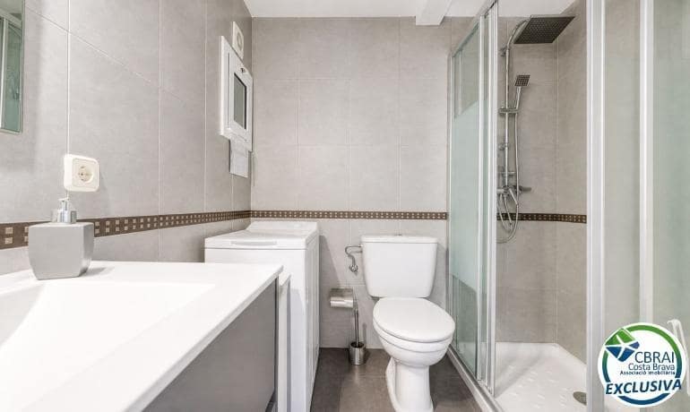 Apartamento de 2 habitaciones en Roses en venta con piscina garaje - 270.000 € (Ref: 9990690)