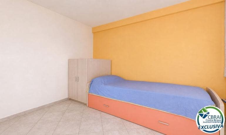 Apartamento de 2 habitaciones en Roses en venta con piscina garaje - 270.000 € (Ref: 9990690)