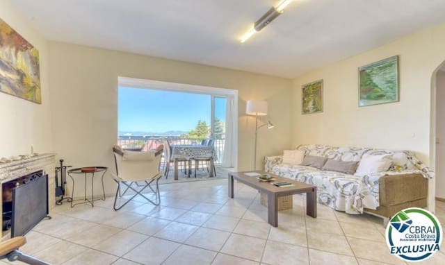 Apartamento de 2 habitaciones en Roses en venta con piscina garaje - 270.000 € (Ref: 9990690)