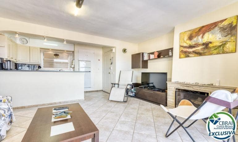Apartamento de 2 habitaciones en Roses en venta con piscina garaje - 270.000 € (Ref: 9990690)