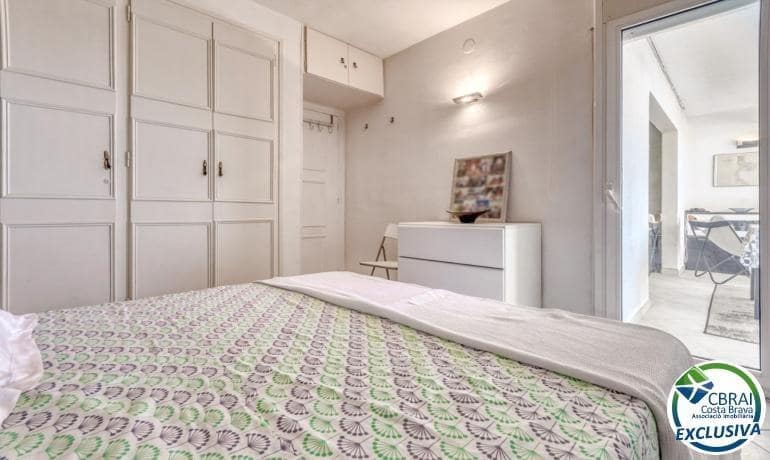 Apartamento de 2 habitaciones en Roses en venta con piscina garaje - 270.000 € (Ref: 9990690)