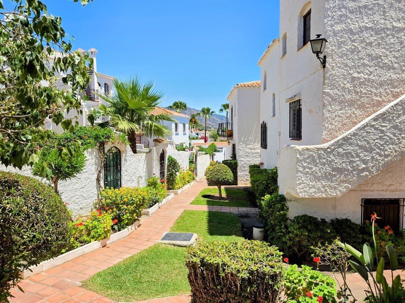 1 bedroom Apartment for sale in Nerja with pool - € 249,000 (Ref: 10011071)