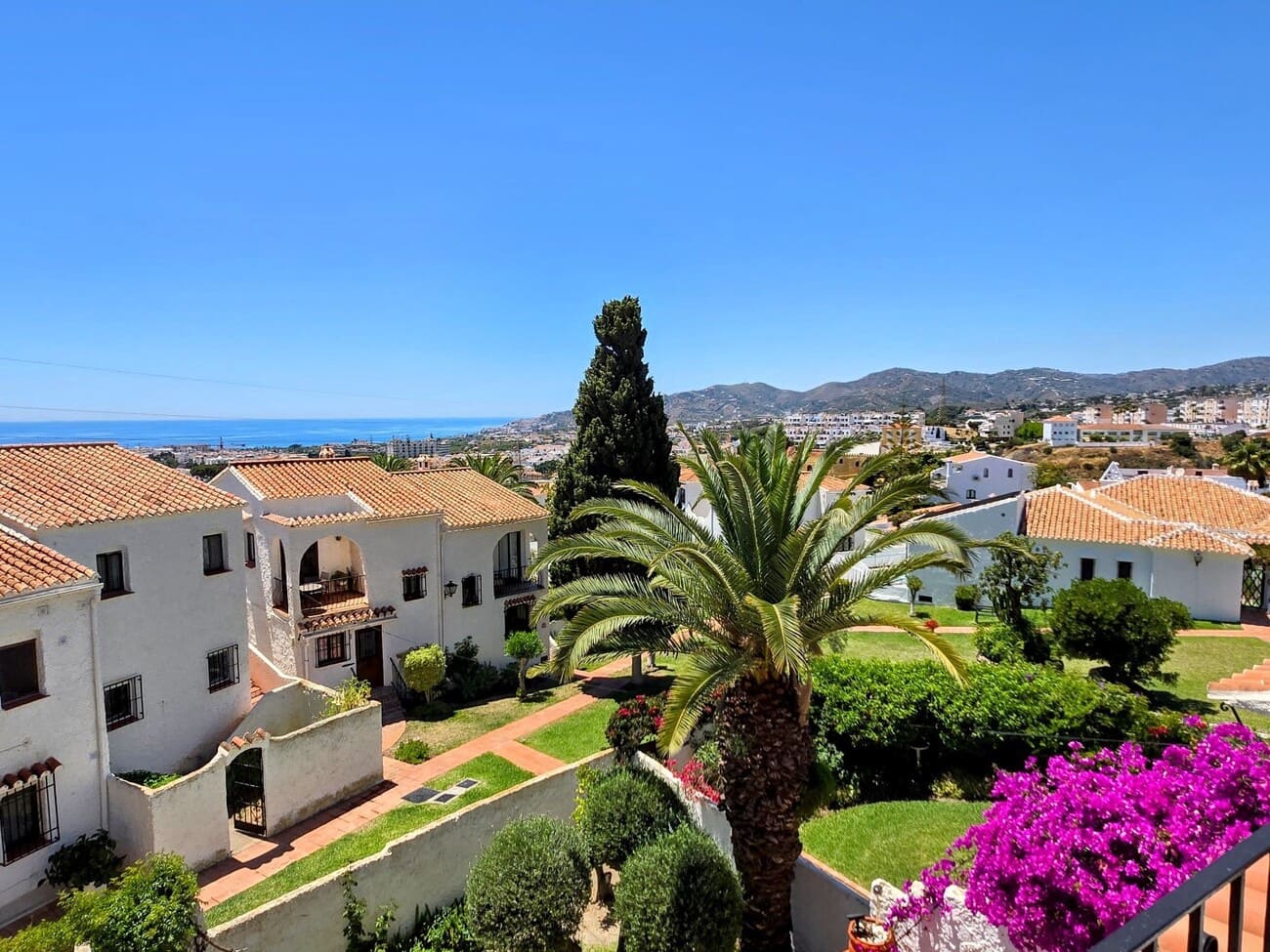 1 bedroom Apartment for sale in Nerja with pool - € 249,000 (Ref: 10011071)