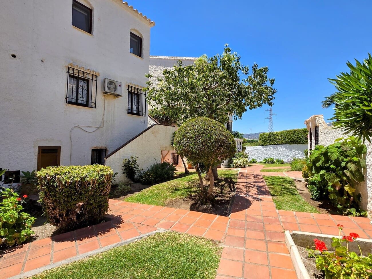 1 bedroom Apartment for sale in Nerja with pool - € 249,000 (Ref: 10011071)