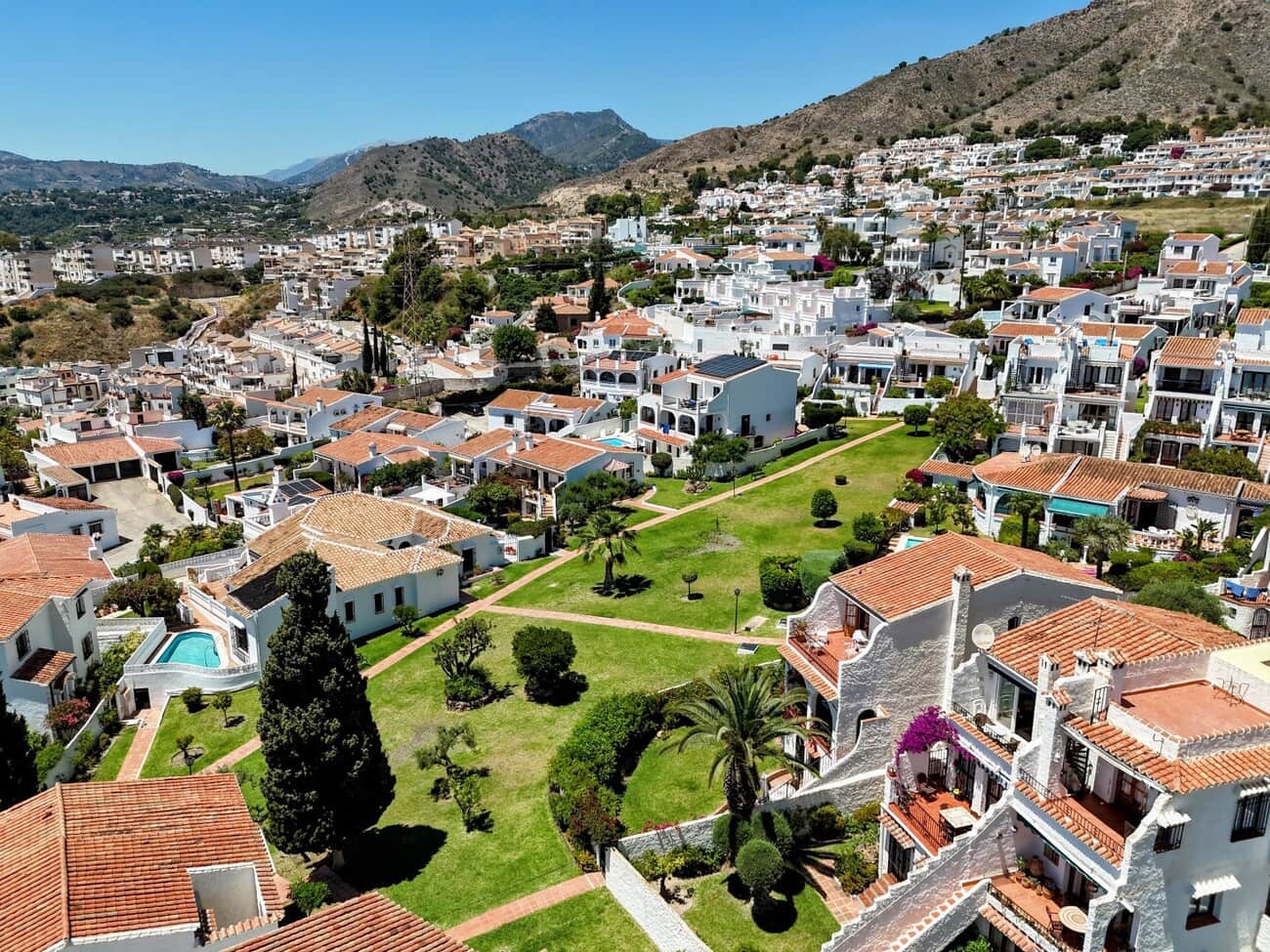 1 bedroom Apartment for sale in Nerja with pool - € 249,000 (Ref: 10011071)